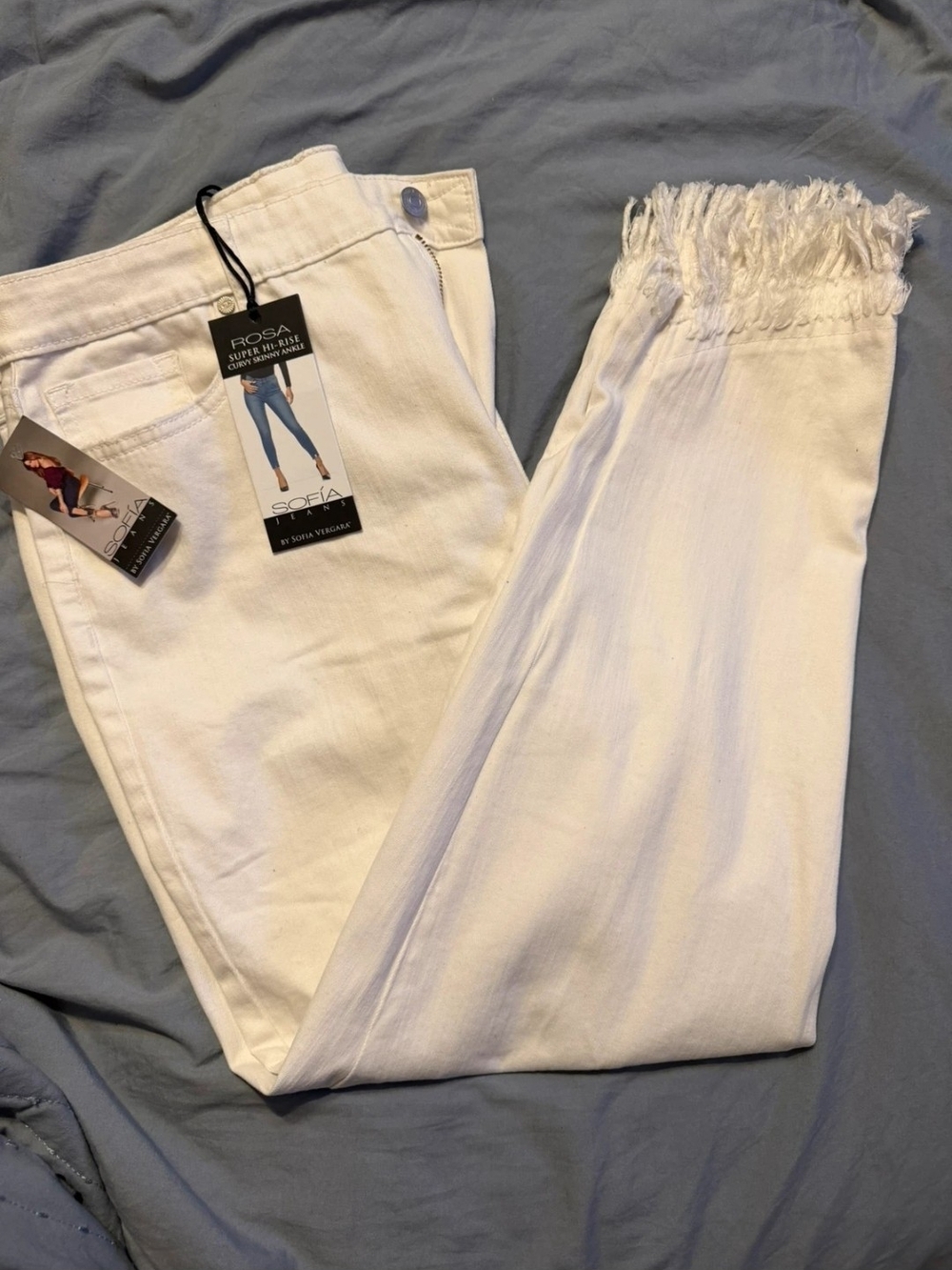 sofia by sofia vergara White Frayed-Ankle Cropped Jeans